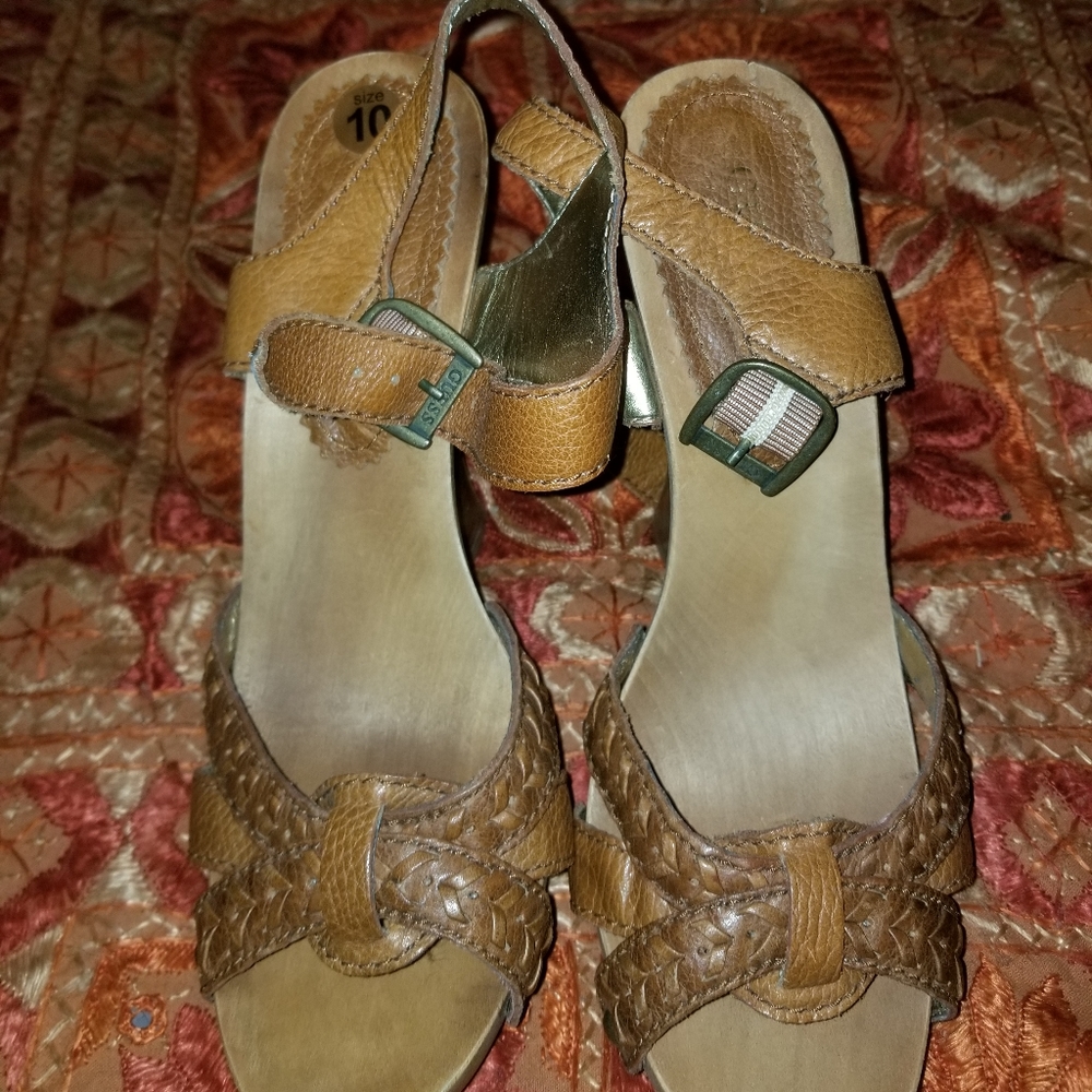 Vintage Guess Wooden Heels NWOT - Picture 3 of 4